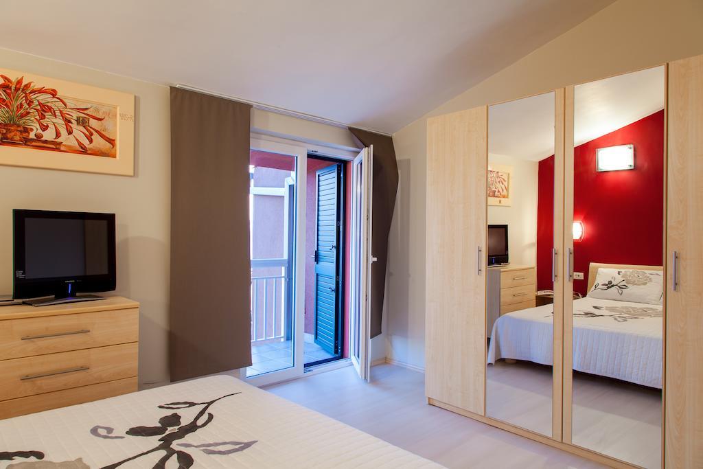 Apartments Toni Omis Phòng bức ảnh
